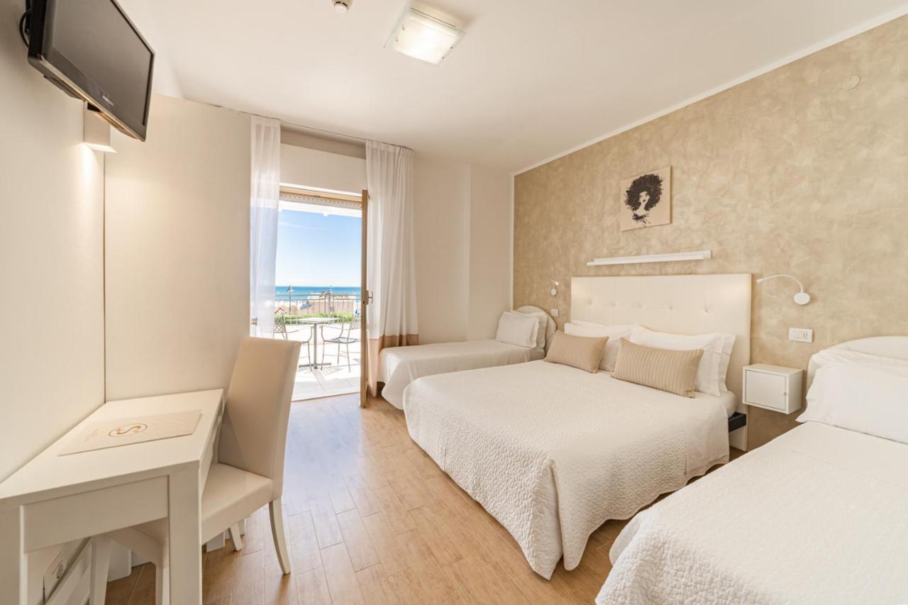 Hotel Soraya - Spiaggia Sawasdee Riccione Extérieur photo