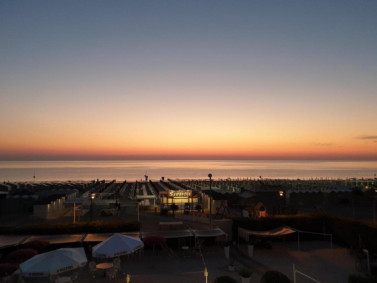 Hotel Soraya - Spiaggia Sawasdee Riccione Extérieur photo