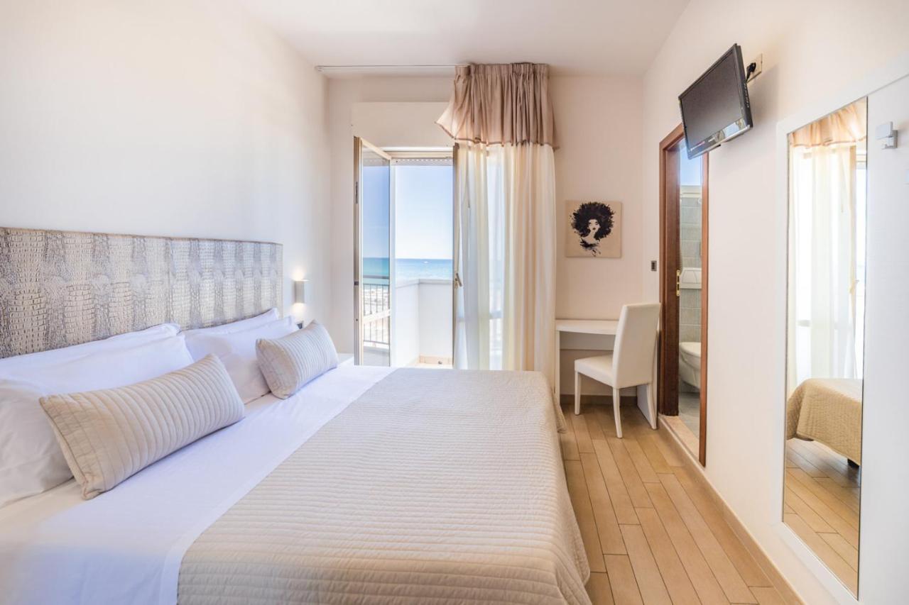 Hotel Soraya - Spiaggia Sawasdee Riccione Extérieur photo
