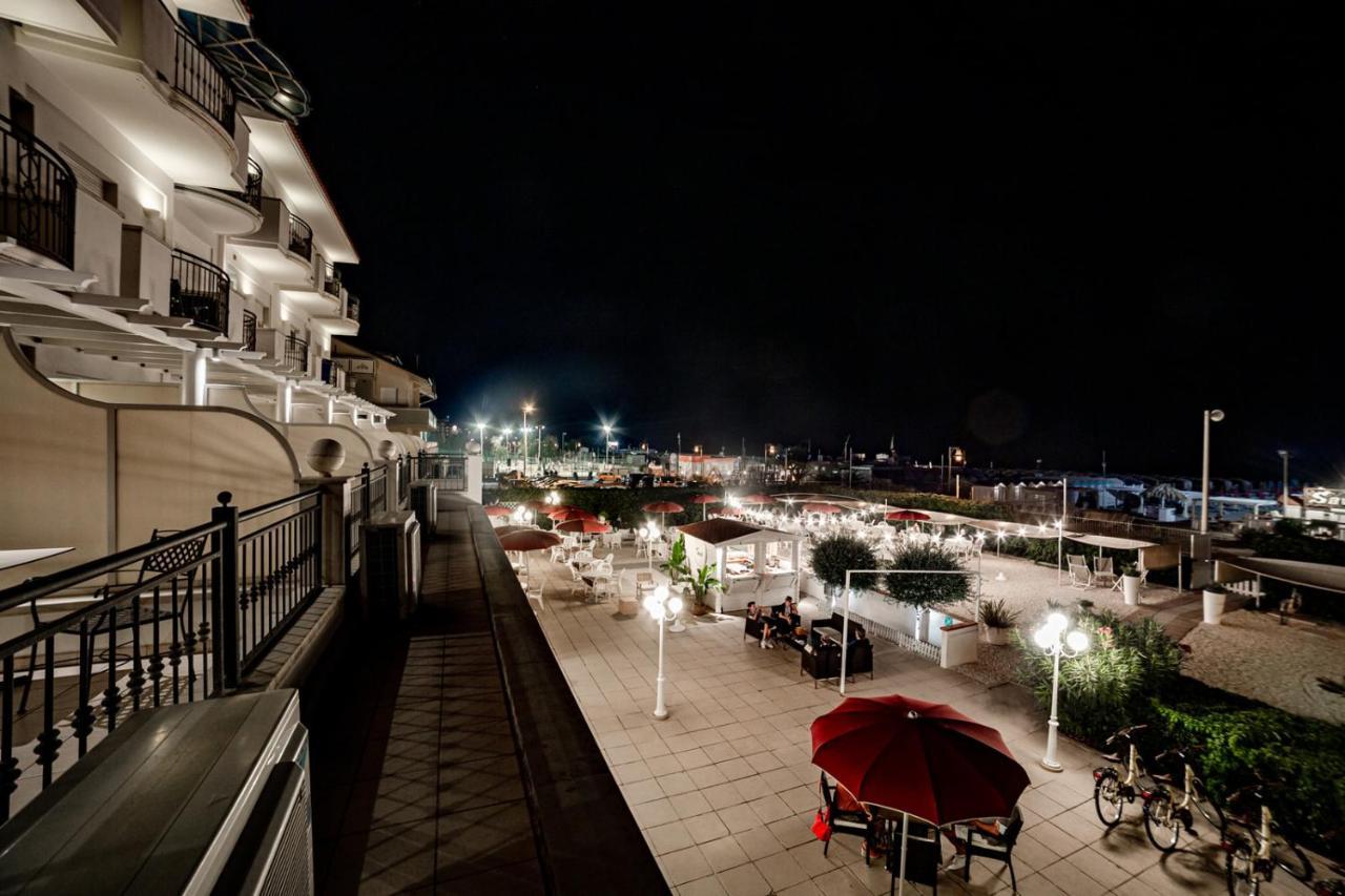 Hotel Soraya - Spiaggia Sawasdee Riccione Extérieur photo