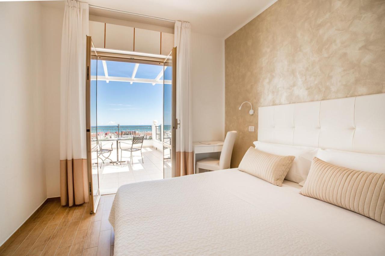 Hotel Soraya - Spiaggia Sawasdee Riccione Extérieur photo