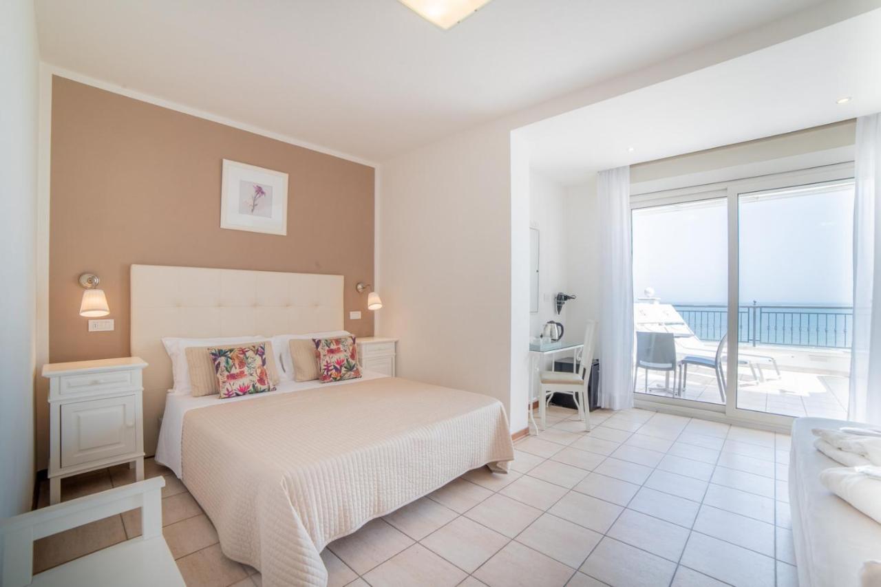 Hotel Soraya - Spiaggia Sawasdee Riccione Extérieur photo