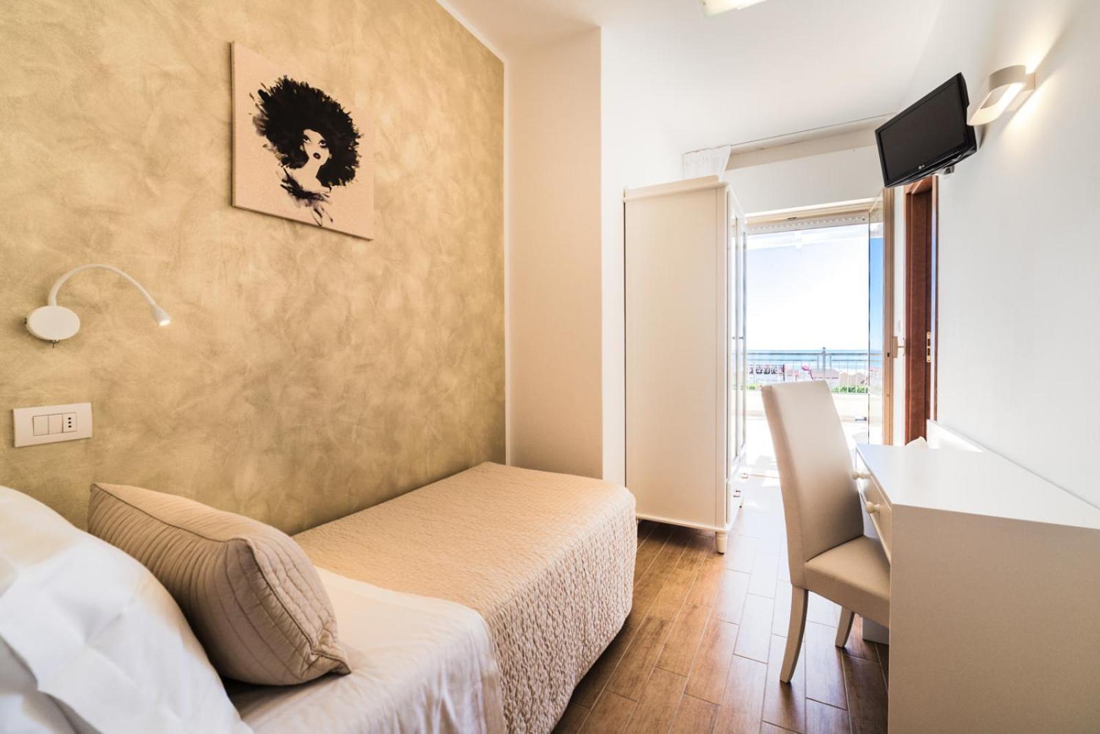 Hotel Soraya - Spiaggia Sawasdee Riccione Extérieur photo