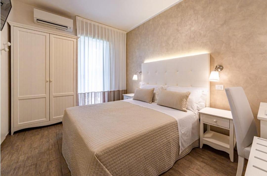 Hotel Soraya - Spiaggia Sawasdee Riccione Extérieur photo